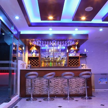 Hotel Royal King Янгон Екстериор снимка