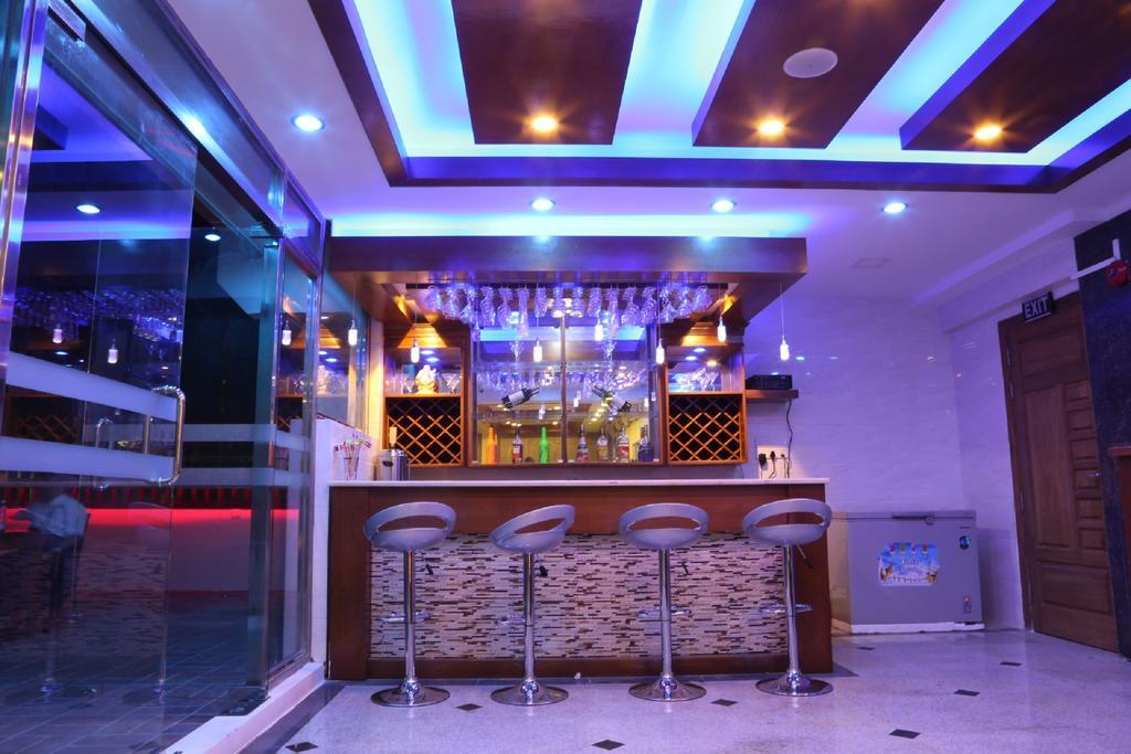 Hotel Royal King Янгон Екстериор снимка