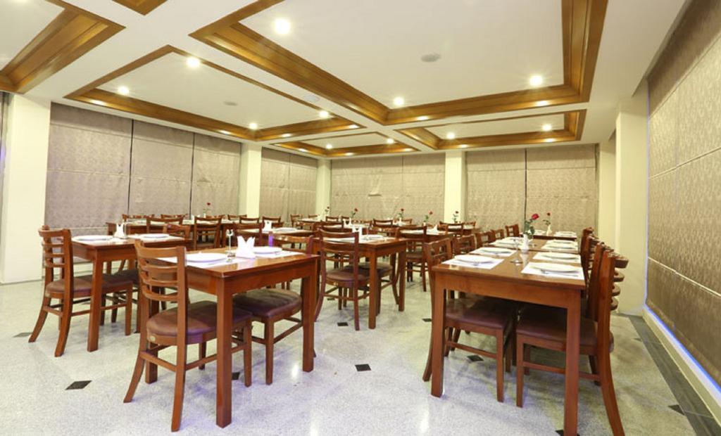 Hotel Royal King Янгон Екстериор снимка